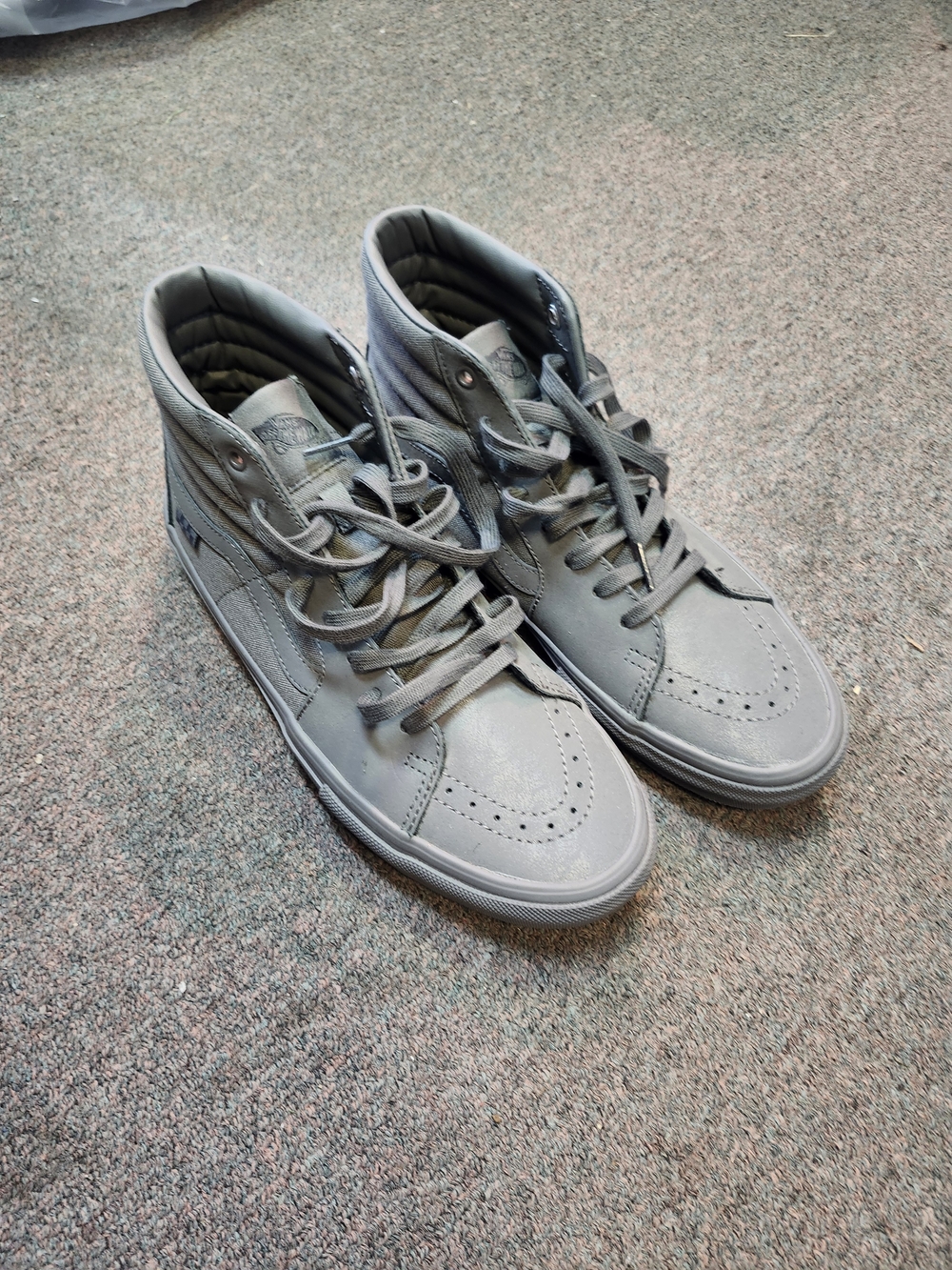 Vans Mid-Top Sneakers in Gray